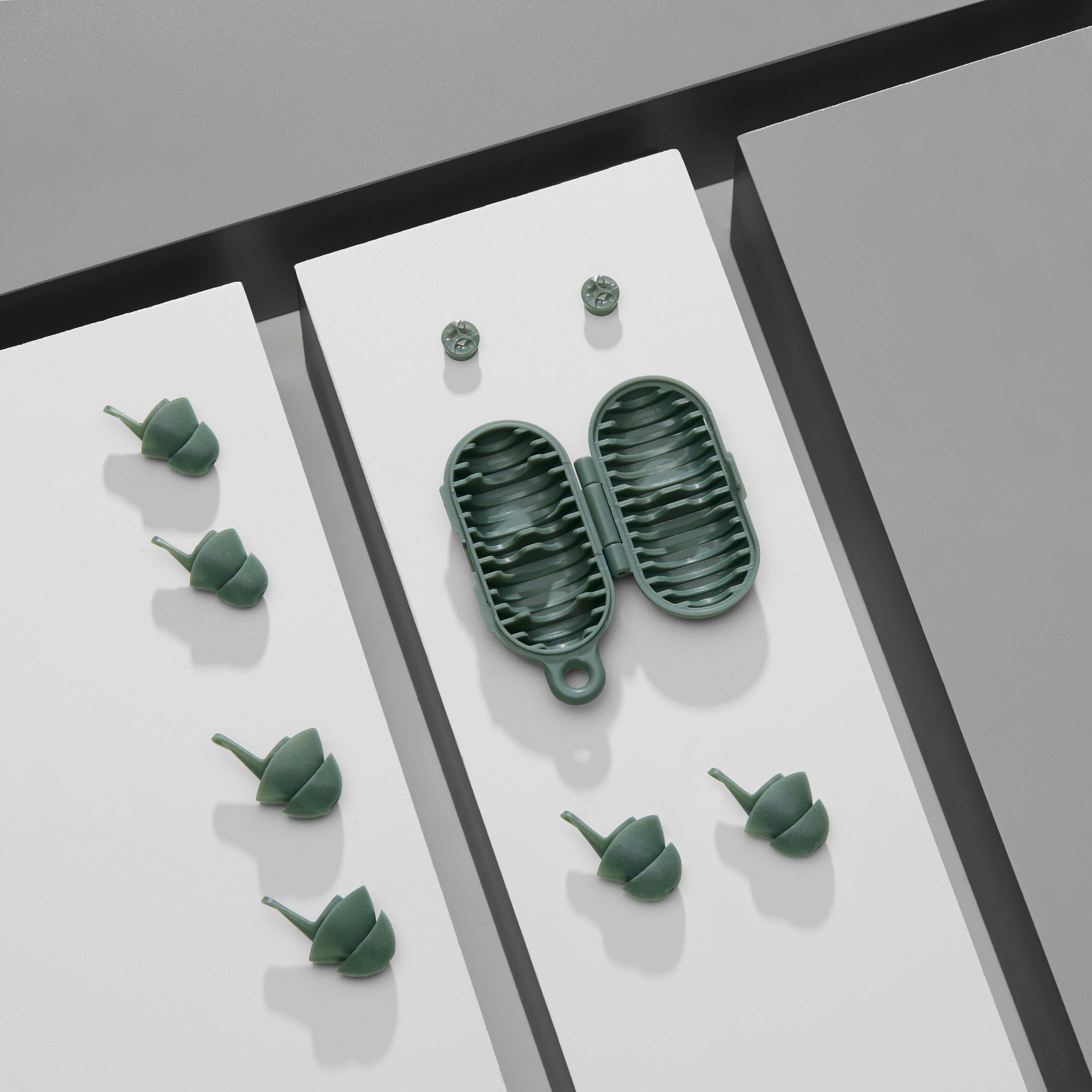 What's included with earpeace everyday, 2 small, 2 standard and 2 large earplugs, 1 pair of 22db filters, and carrying case in forest #color_forest